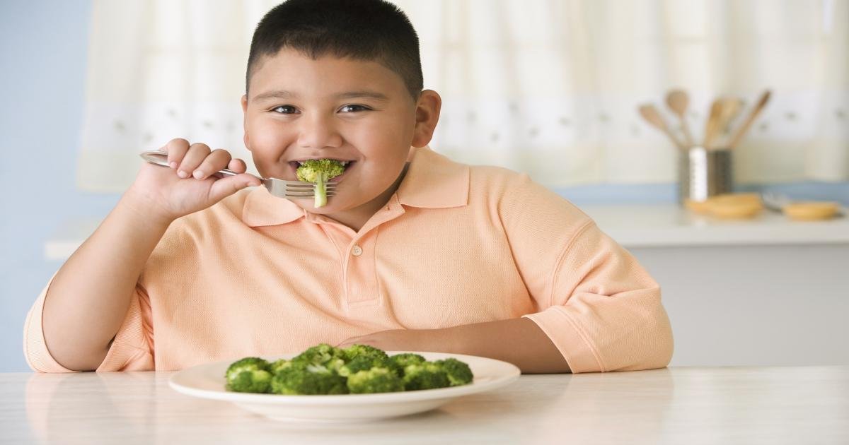 دور الدكتور ماجد العنزي في علاج السمنة لدى المراهقين رؤية طبية متكاملة